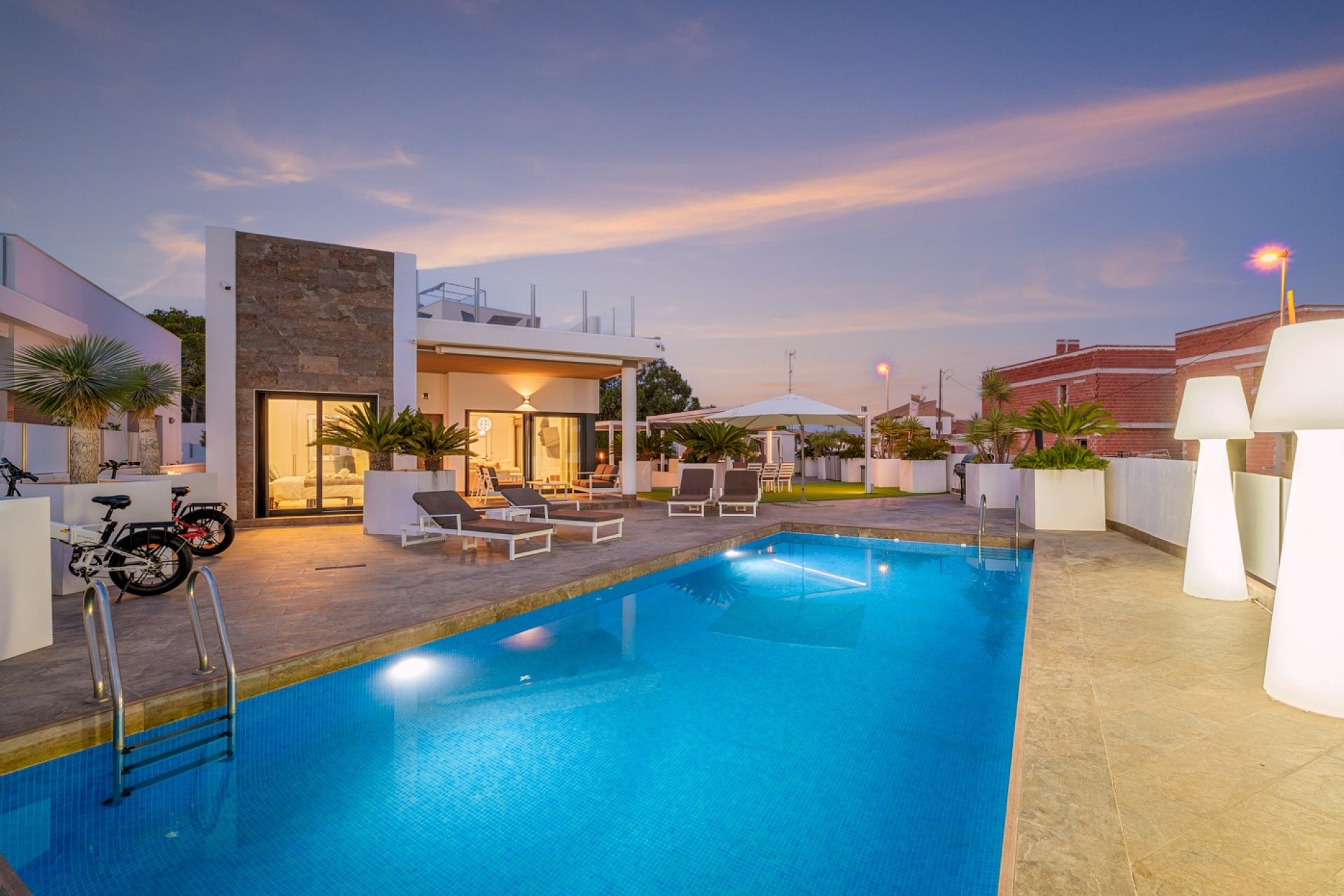Revente - Villa -
Orihuela Costa - Villamartin