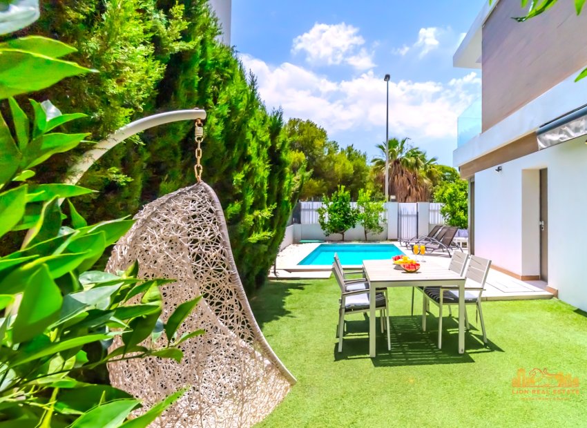 Revente - Villa -
Orihuela Costa - Villamartin