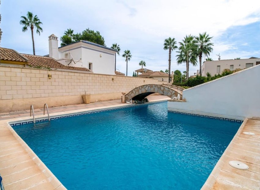 Revente - Villa -
Orihuela Costa - Villamartin