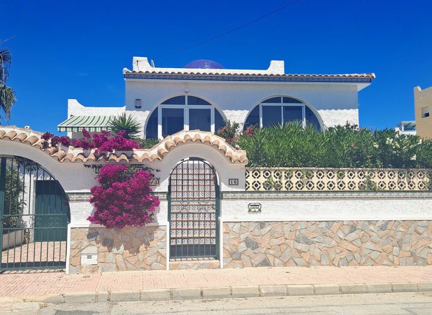 Revente - Villa -
Orihuela Costa - Villamartin