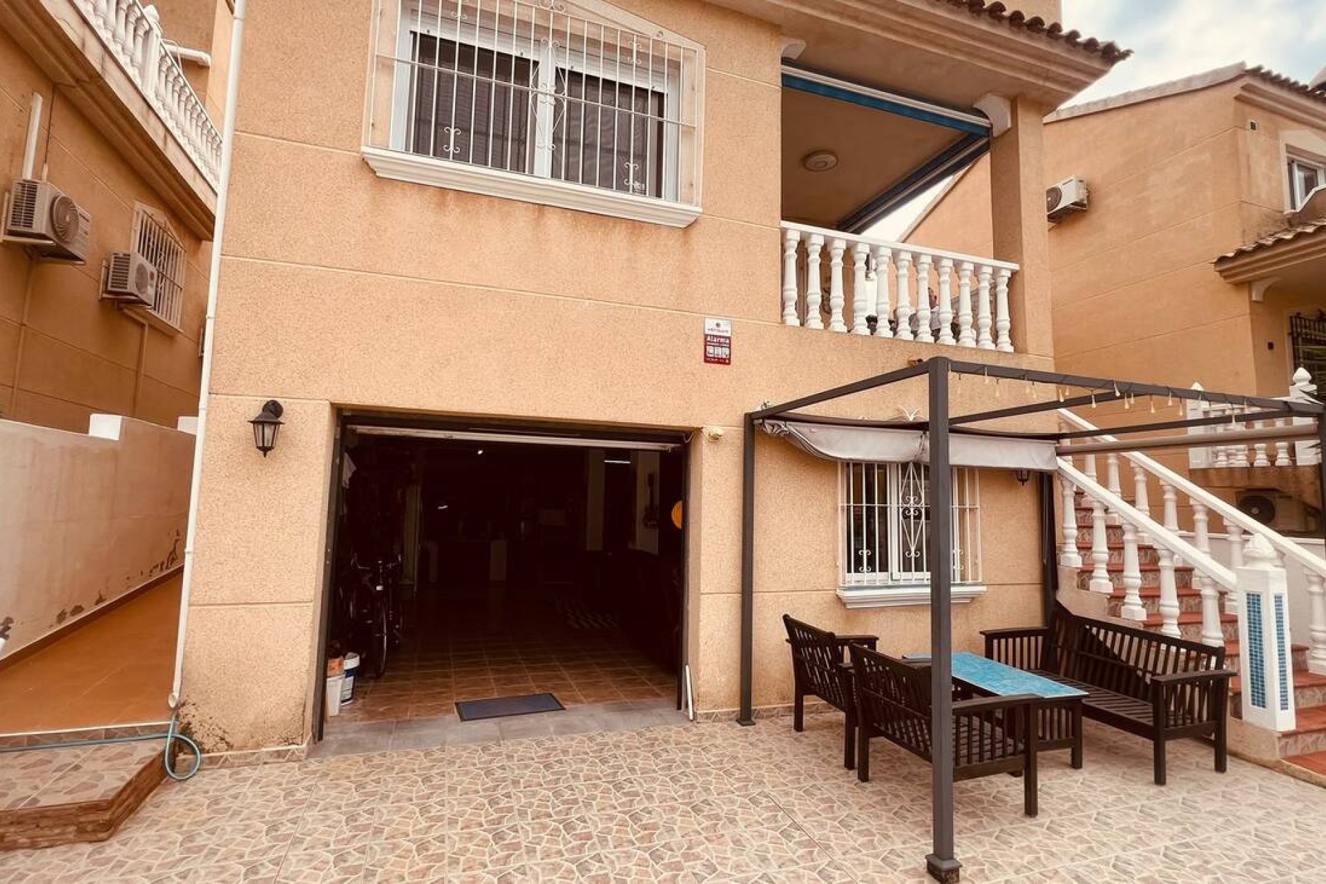 Revente - Villa -
Villamartín - Costa Blanca