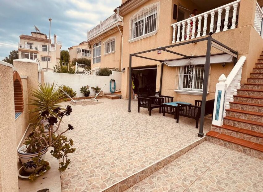 Revente - Villa -
Villamartín - Costa Blanca