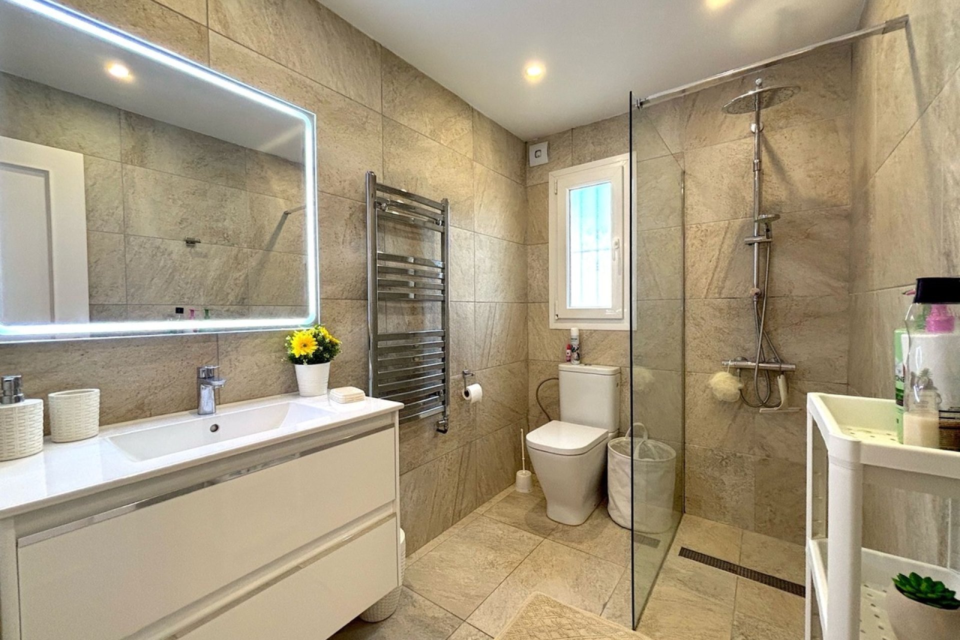 Revente - Villa -
Villamartin, Orihuela Costa