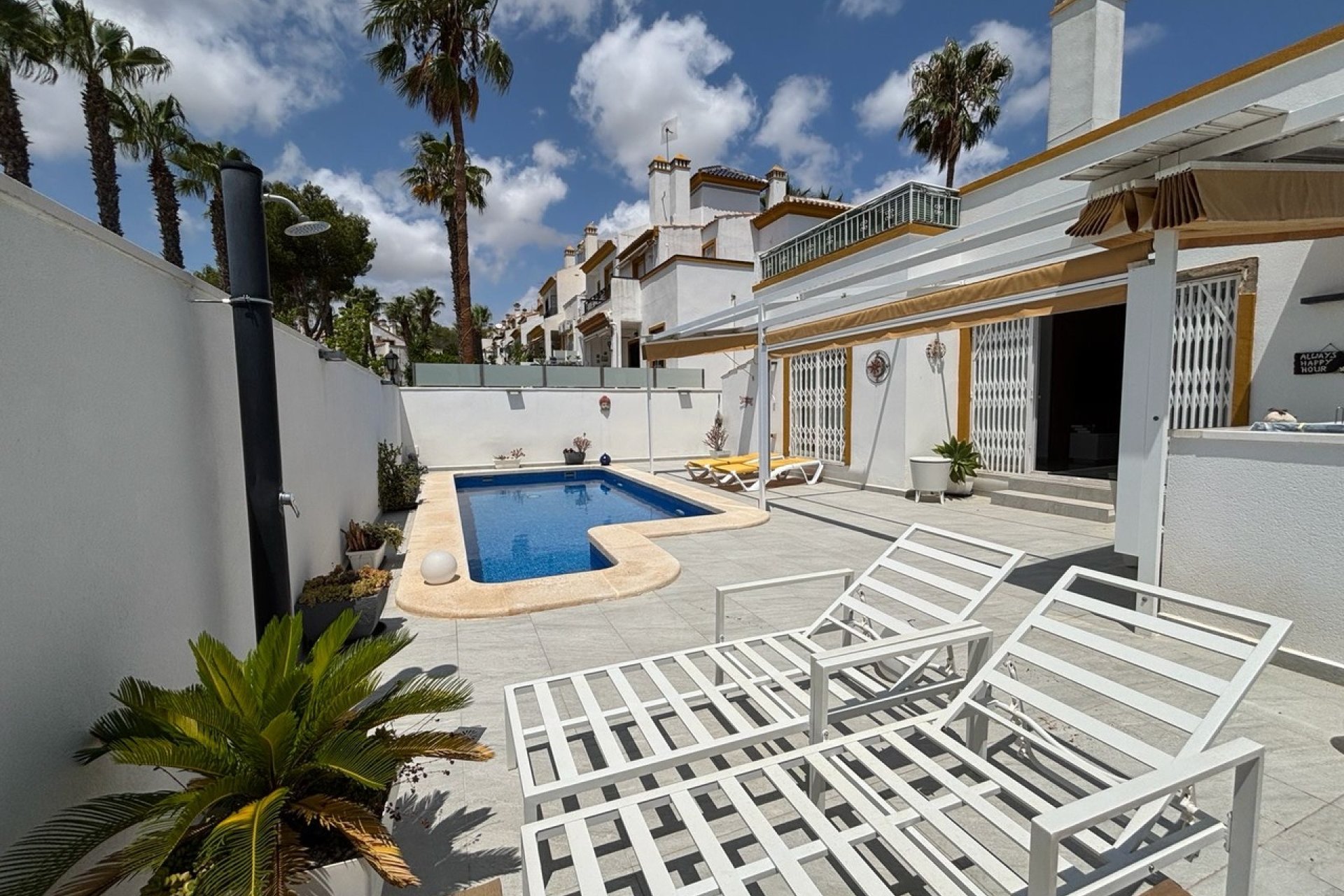 Revente - Villa -
Villamartin, Orihuela Costa