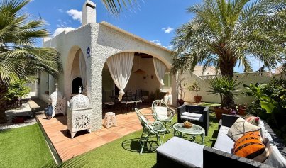 Villa - Återförsäljning - Orihuela Costa - Campoamor