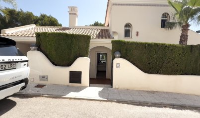 Villa - Återförsäljning - Orihuela Costa - Costa Blanca Sur