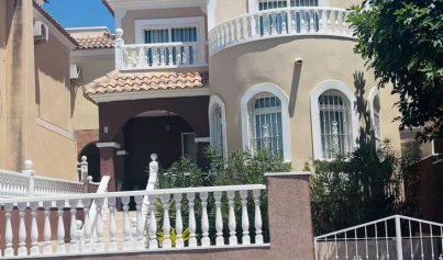 Villa - Återförsäljning - Villamartín - Blue Lagoon