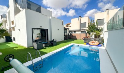 Villa - Herverkoop - Torrevieja -
                Nueva Torrevieja - Aguas Nuevas