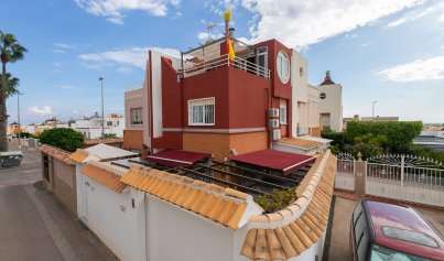 Villa - Resale - Los Altos -
                Los Altos