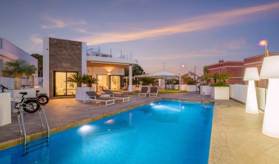 Villa - Resale - Orihuela Costa - Villamartin