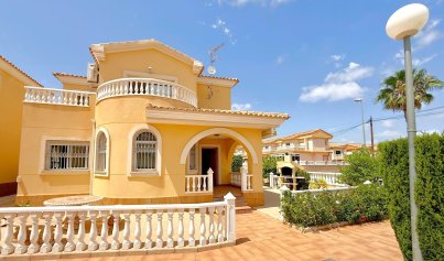 Villa - Resale - Orihuela Costa - Villamartin