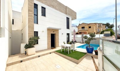 Villa - Wiederverkauf - Orihuela Costa - Villamartin