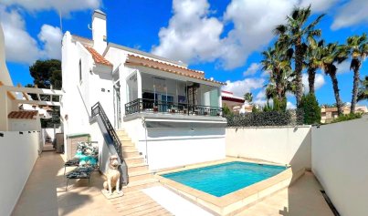 Villa - Wiederverkauf - Orihuela Costa -
                Villamartin