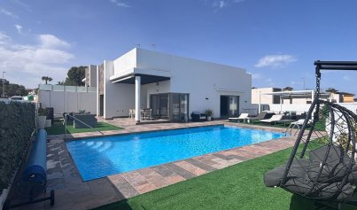 Villa - Wiederverkauf - Villamartín -
                PAU 8