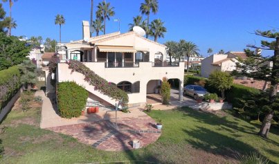 Villa - Wiederverkauf - Villamartín -
                Villamartin