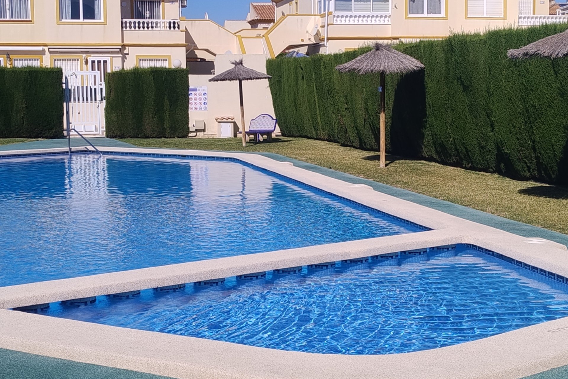 Wiederverkauf - Bungalow -
Orihuela Costa - Lomas de Cabo Roig