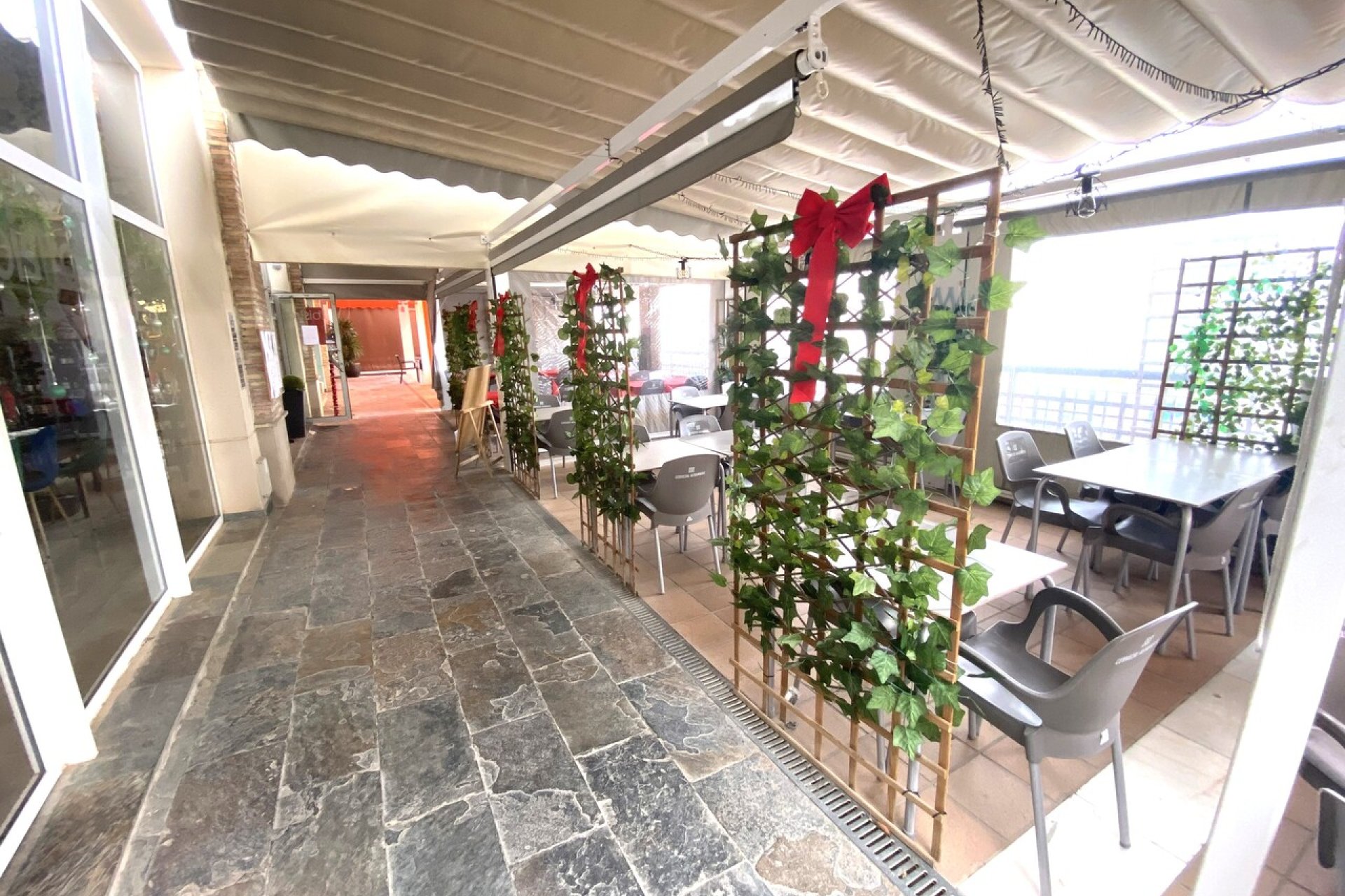 Wiederverkauf - Kommerziell -
Algorfa - Inland