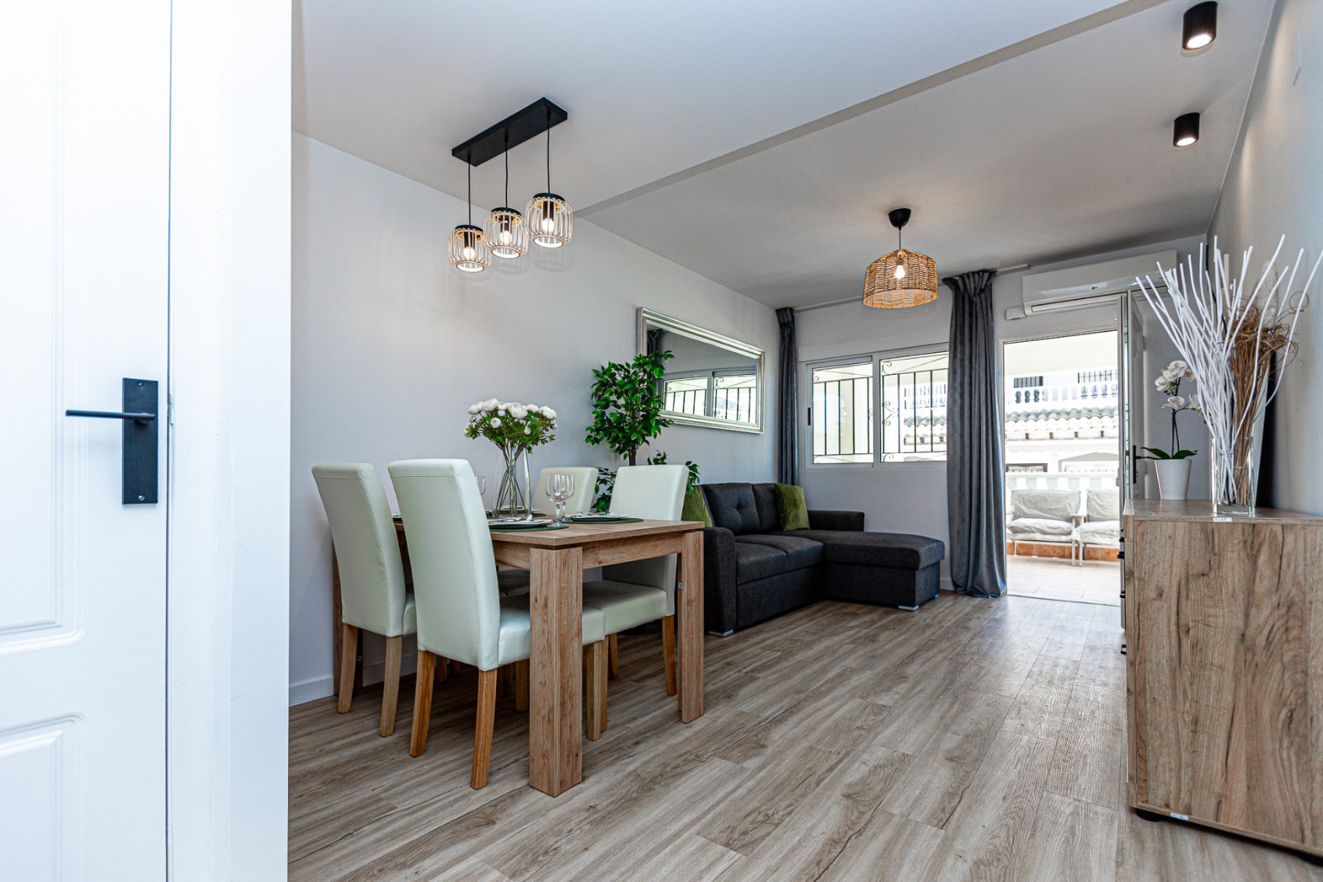 Wiederverkauf - Stadthaus -
Los Altos