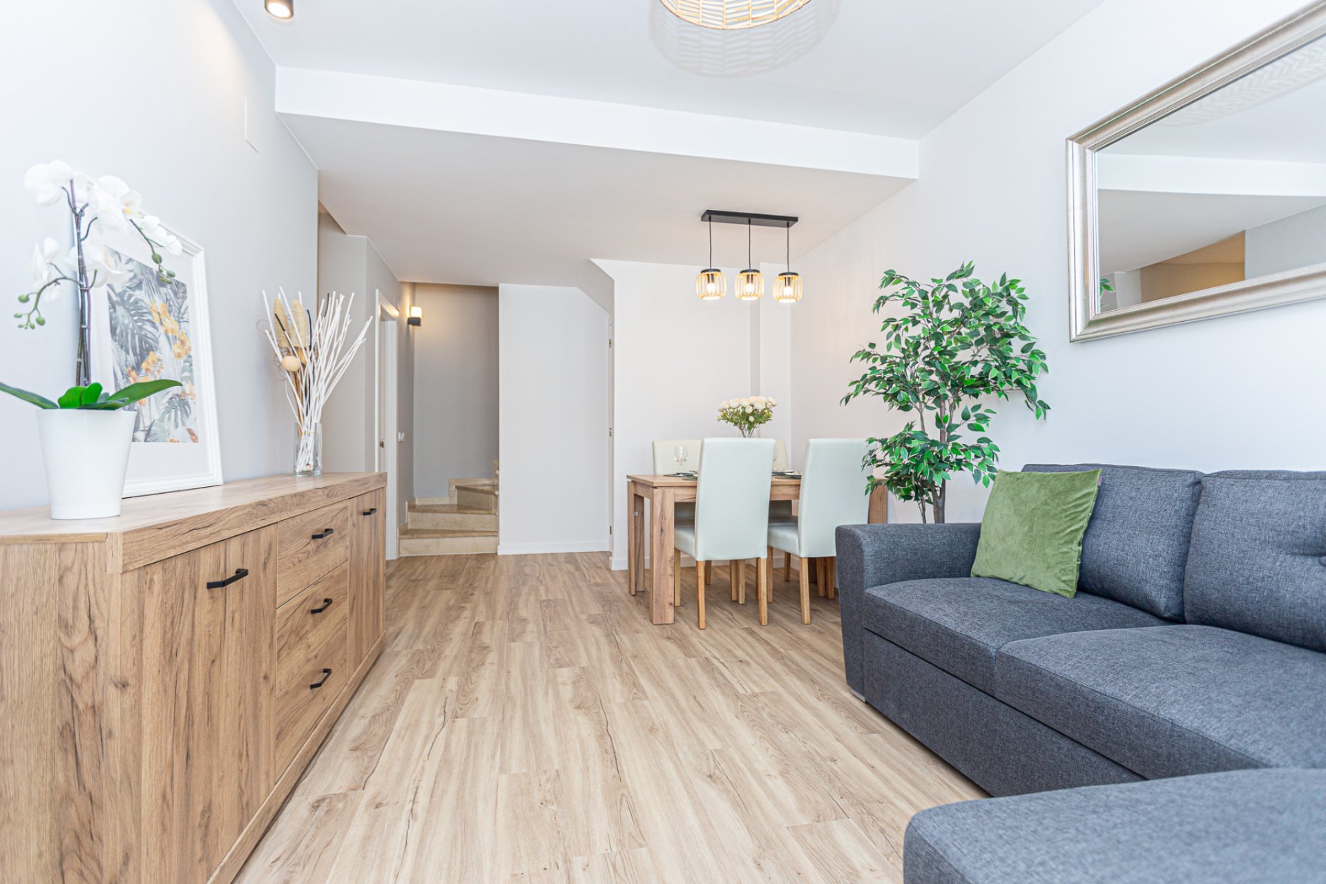 Wiederverkauf - Stadthaus -
Los Altos