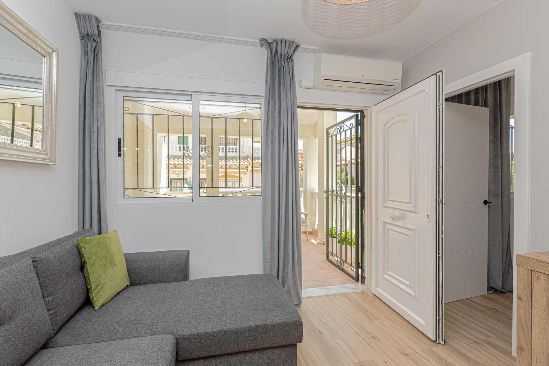 Wiederverkauf - Stadthaus -
Los Altos