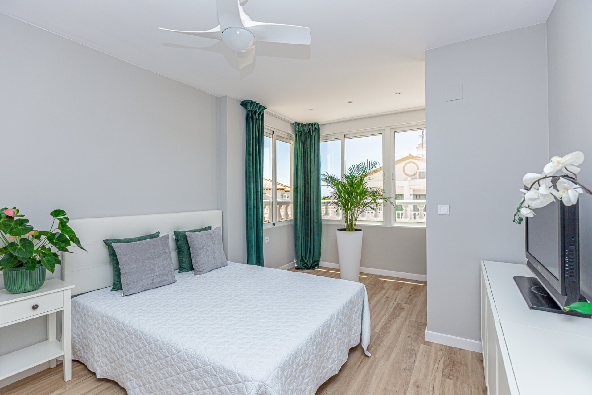 Wiederverkauf - Stadthaus -
Los Altos