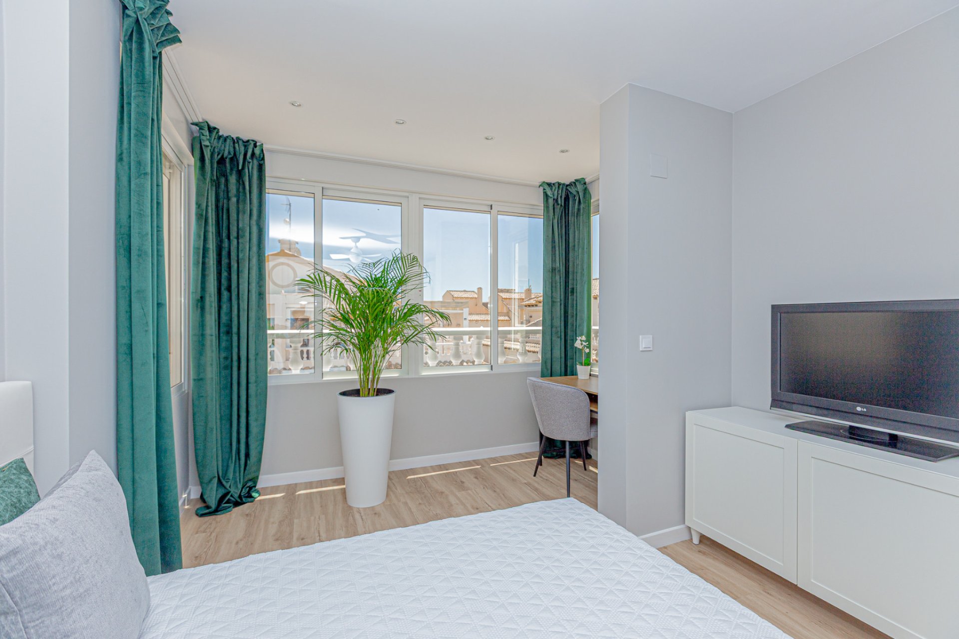 Wiederverkauf - Stadthaus -
Los Altos