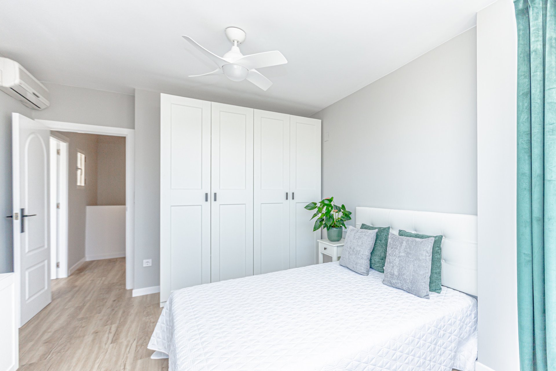 Wiederverkauf - Stadthaus -
Los Altos