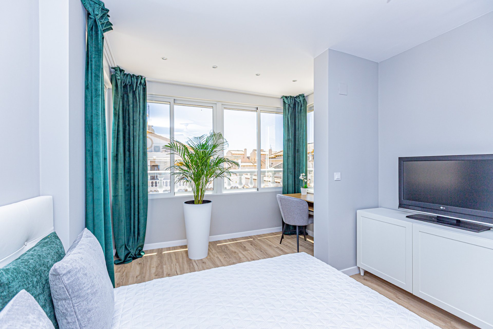 Wiederverkauf - Stadthaus -
Los Altos