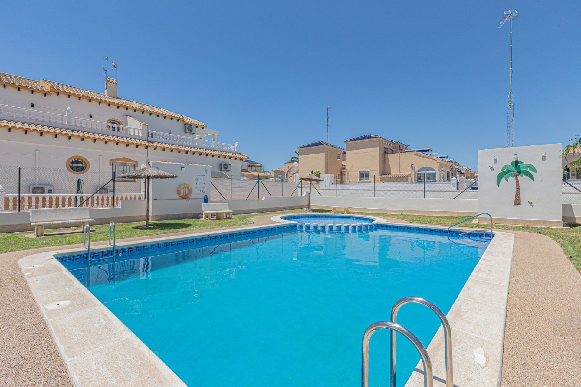 Wiederverkauf - Stadthaus -
Los Altos