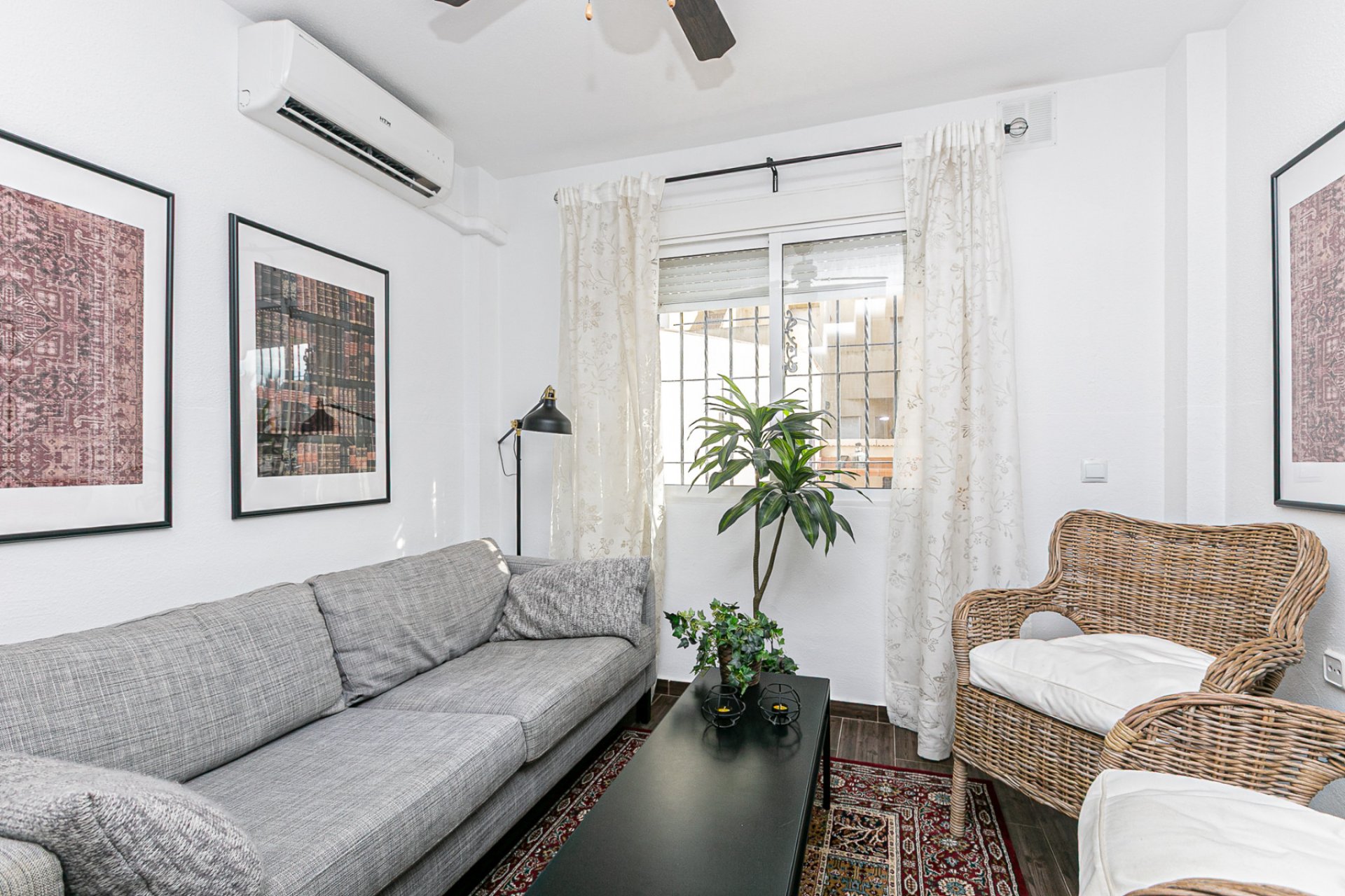 Wiederverkauf - Stadthaus -
Torrevieja - Torretas