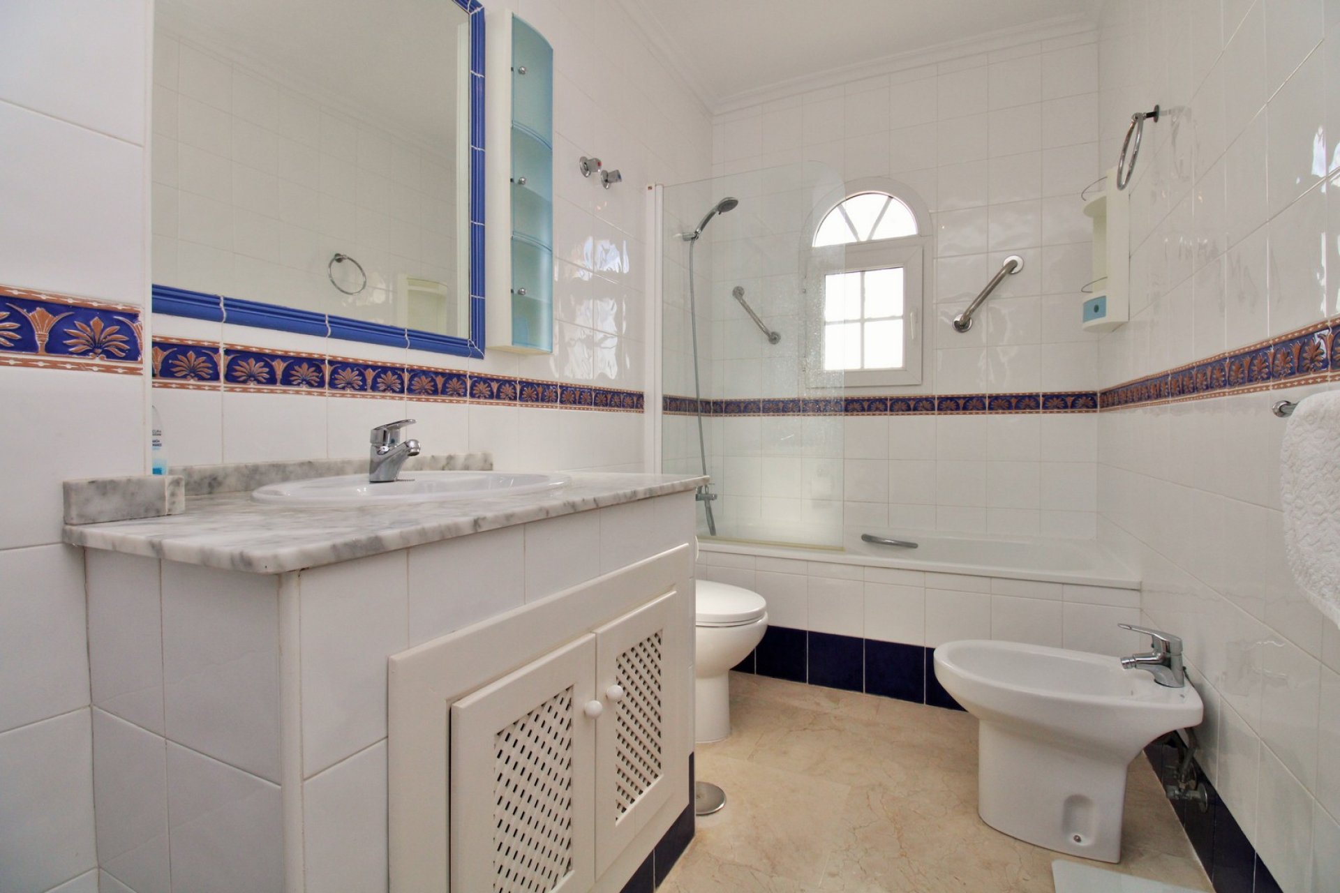 Wiederverkauf - Stadthaus -
Villamartín - Las Violetas