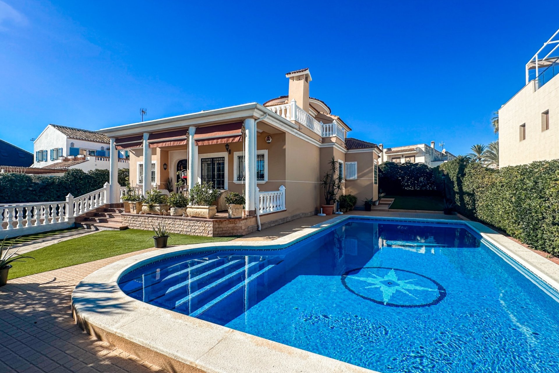 Wiederverkauf - Villa -
La Mata