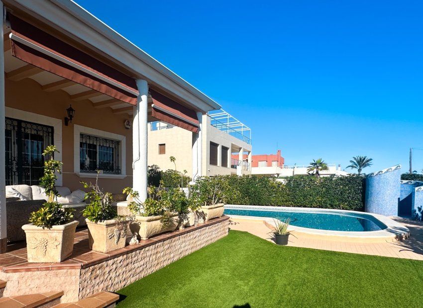Wiederverkauf - Villa -
La Mata