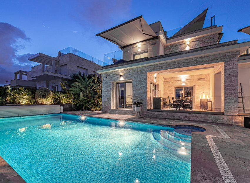 Wiederverkauf - Villa -
La Zenia