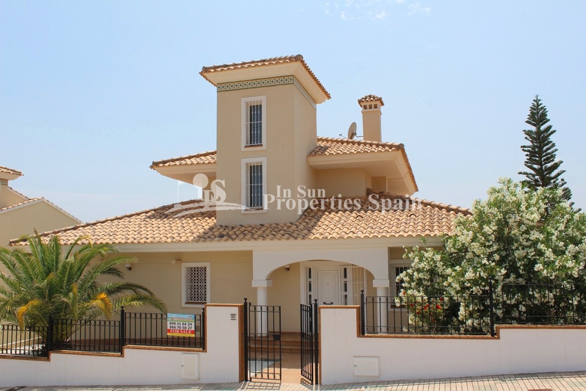 Wiederverkauf - Villa -
Orihuela Costa - Campoamor Golf