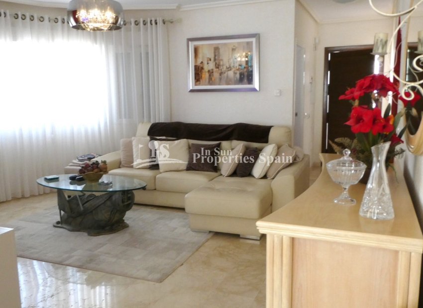 Wiederverkauf - Villa -
Orihuela Costa - Villamartin Los Dolses