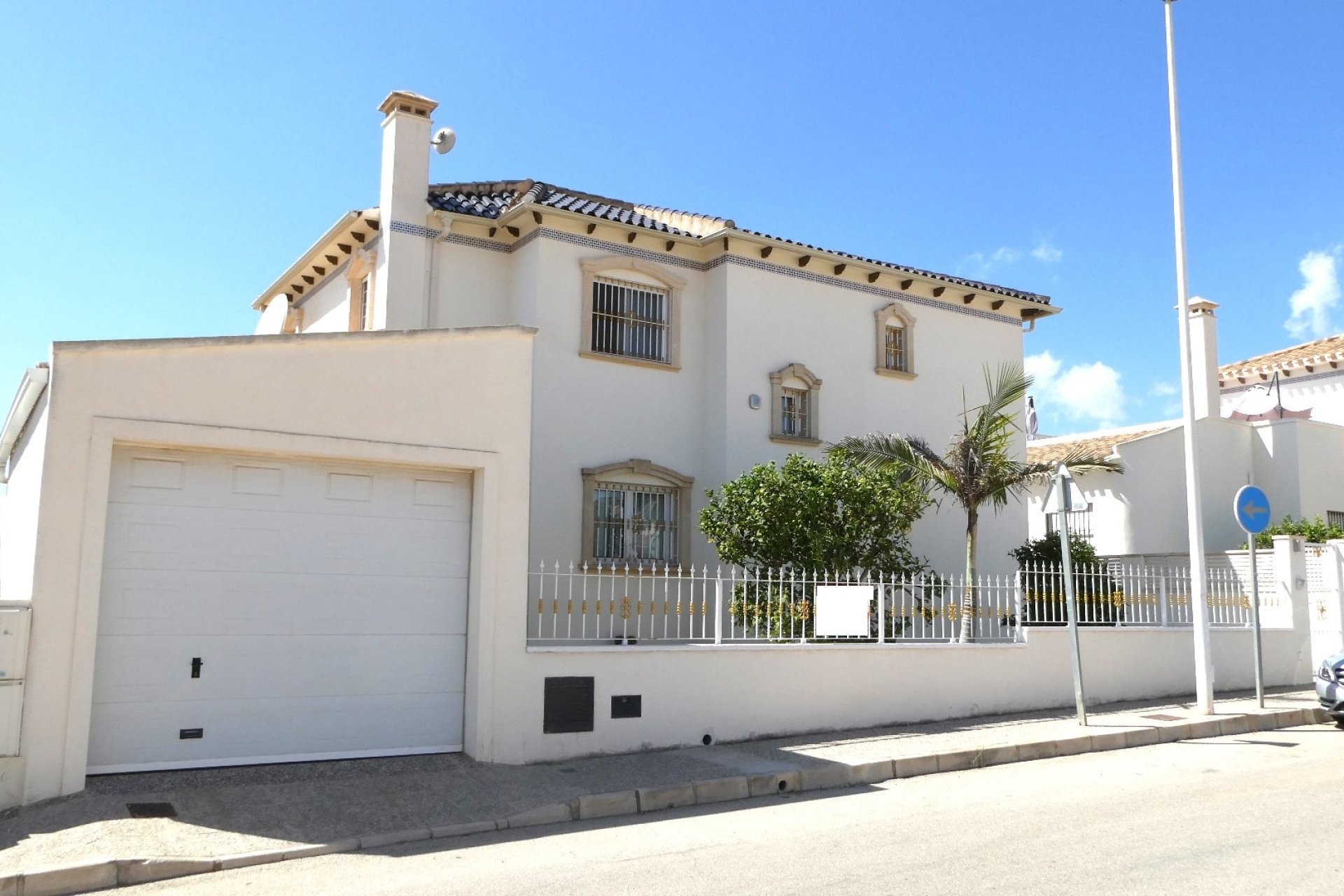 Wiederverkauf - Villa -
Orihuela Costa - Villamartin Los Dolses