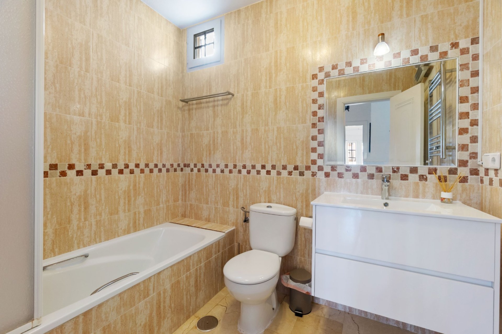 Wiederverkauf - Villa -
Orihuela Costa - Villamartin