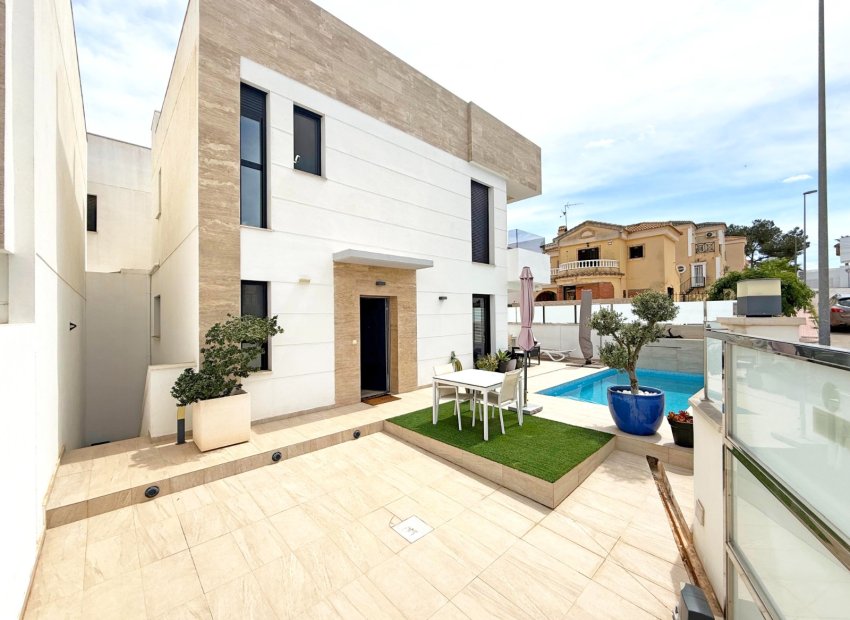 Wiederverkauf - Villa -
Orihuela Costa - Villamartin