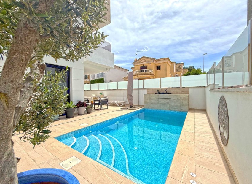 Wiederverkauf - Villa -
Orihuela Costa - Villamartin