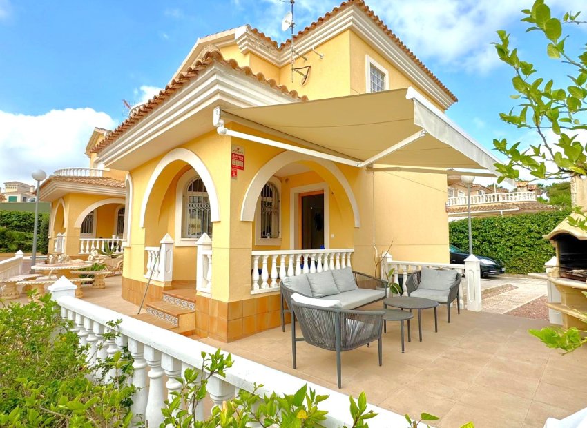 Wiederverkauf - Villa -
Orihuela Costa - Villamartin