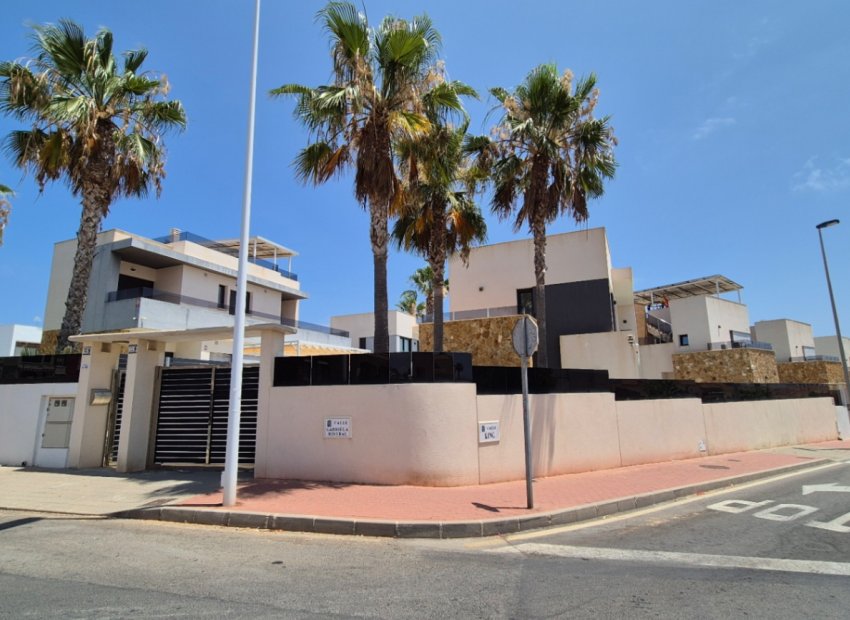 Wiederverkauf - Villa -
Torrevieja - Costa Blanca Sur