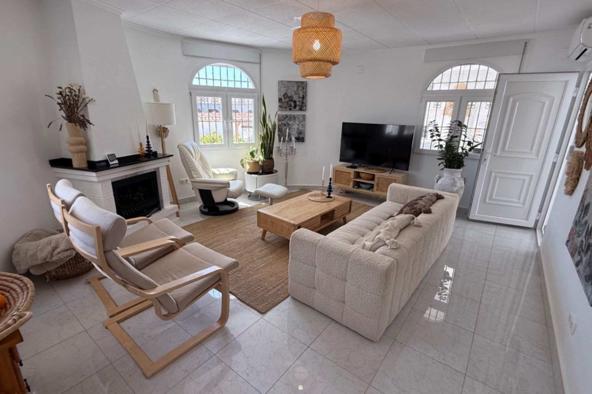 Wiederverkauf - Villa -
Torrevieja - Costa Blanca Sur