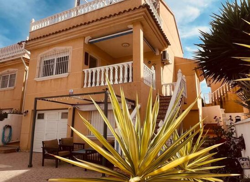 Wiederverkauf - Villa -
Villamartín - Costa Blanca
