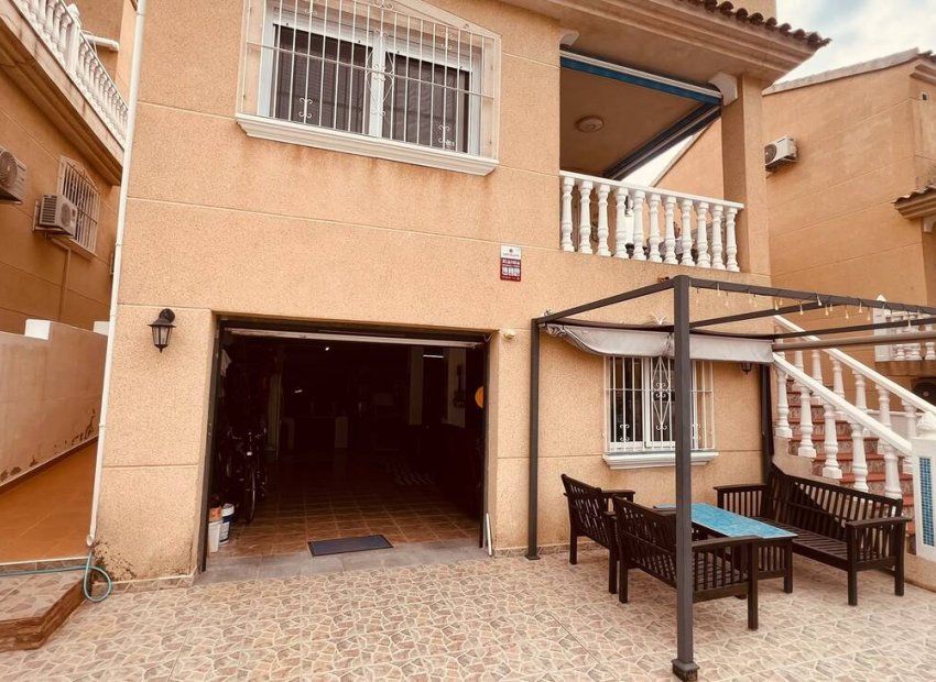 Wiederverkauf - Villa -
Villamartín - Costa Blanca