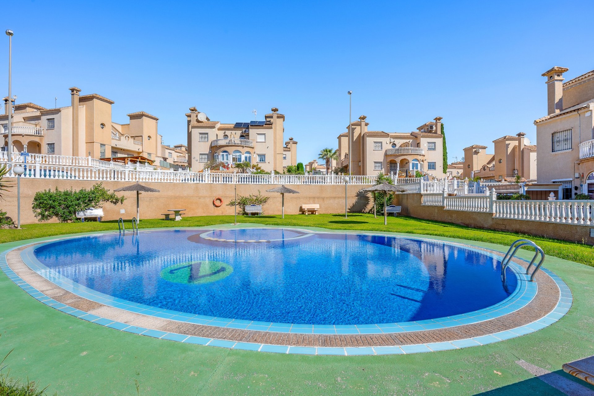 Wiederverkauf - Villa -
Villamartin - Costa Blanca