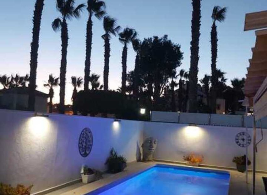 Wiederverkauf - Villa -
Villamartín - Villamartin, Orihuela Costa