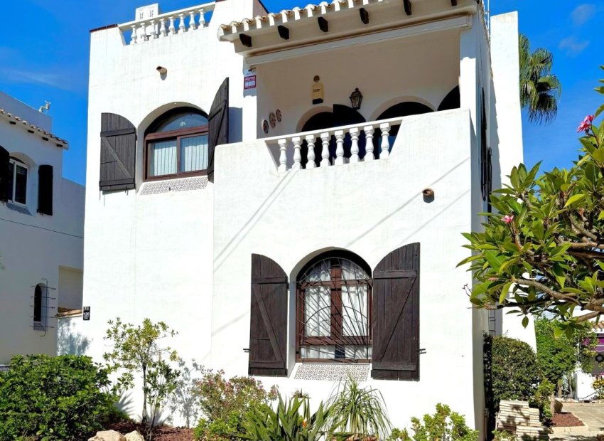 Wiederverkauf - Villa -
Villamartín - Villamartin