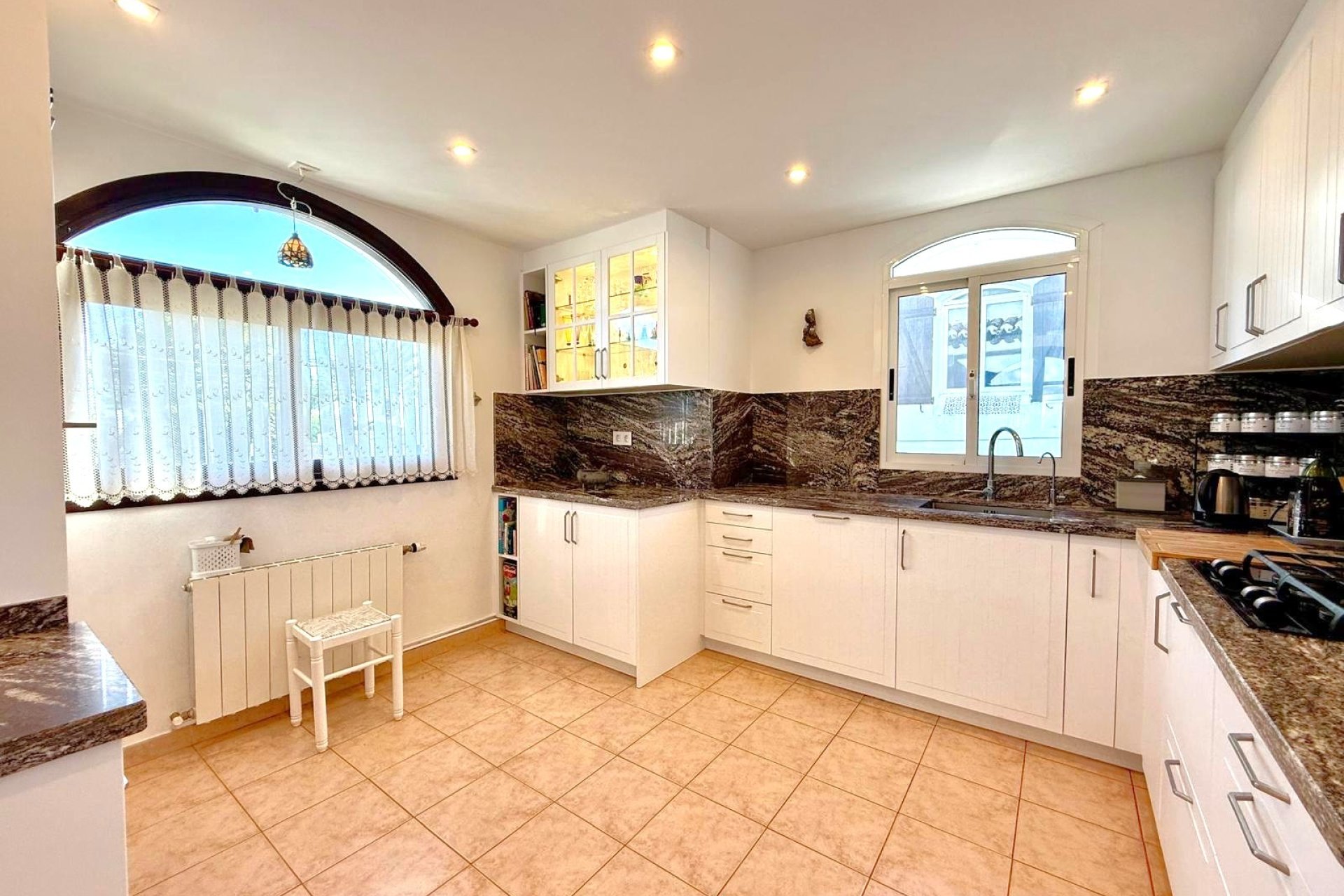 Wiederverkauf - Villa -
Villamartín - Villamartin