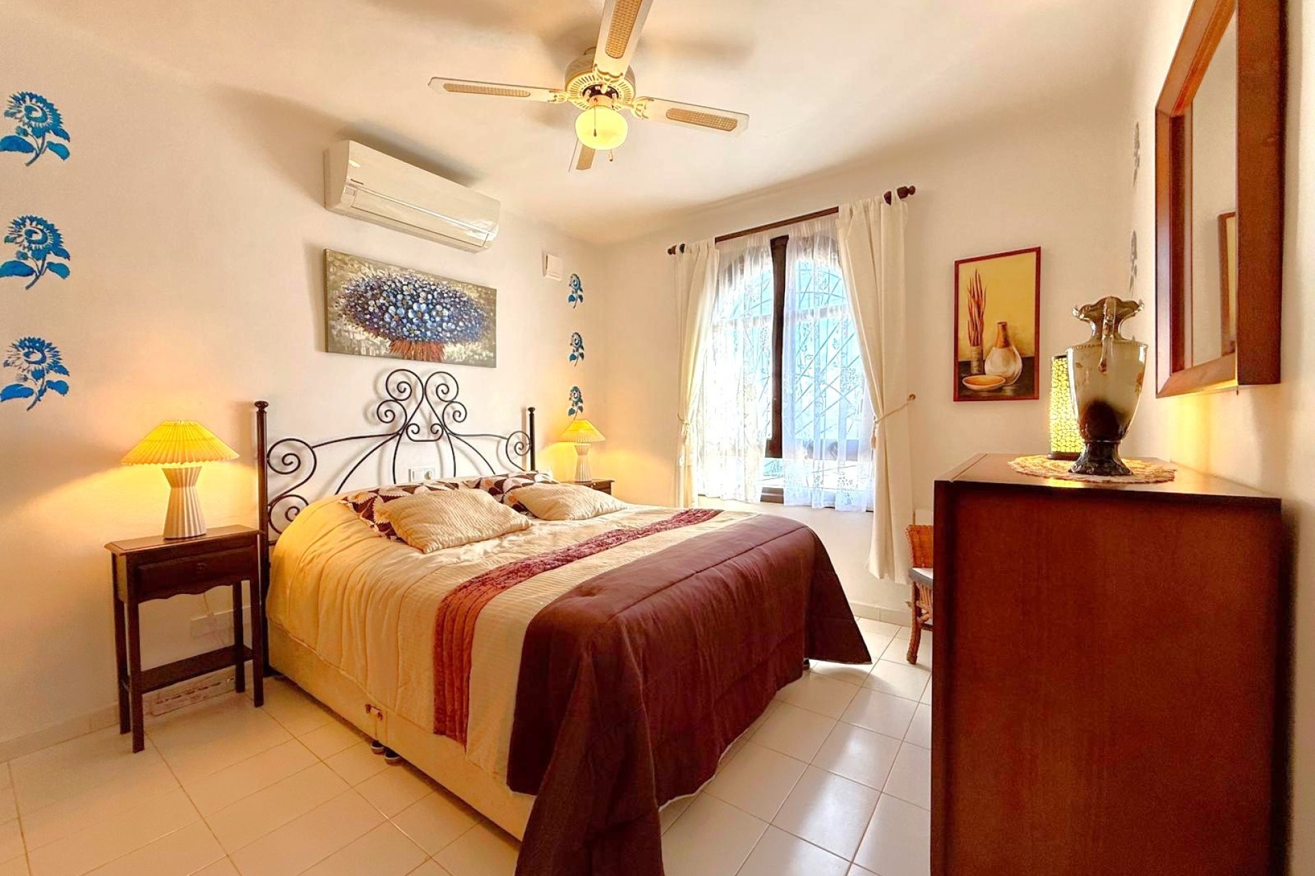 Wiederverkauf - Villa -
Villamartín - Villamartin